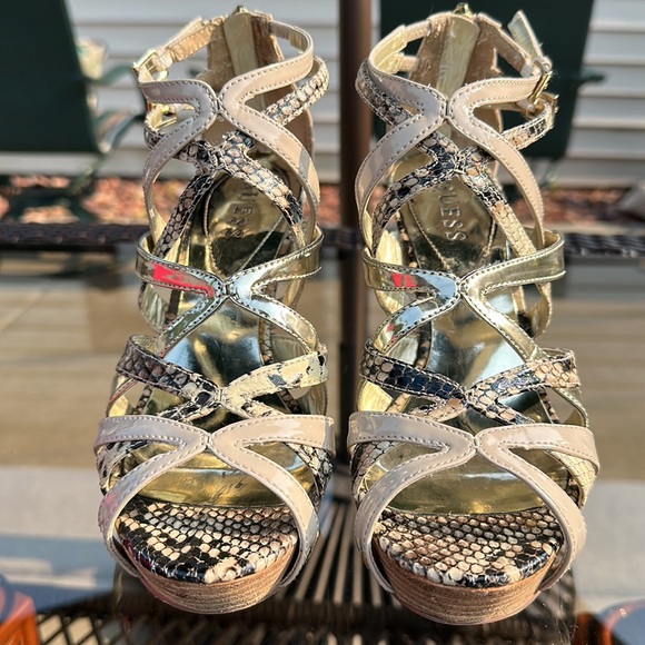 GUESS PLATFORM HEELS - Picture 3 of 10